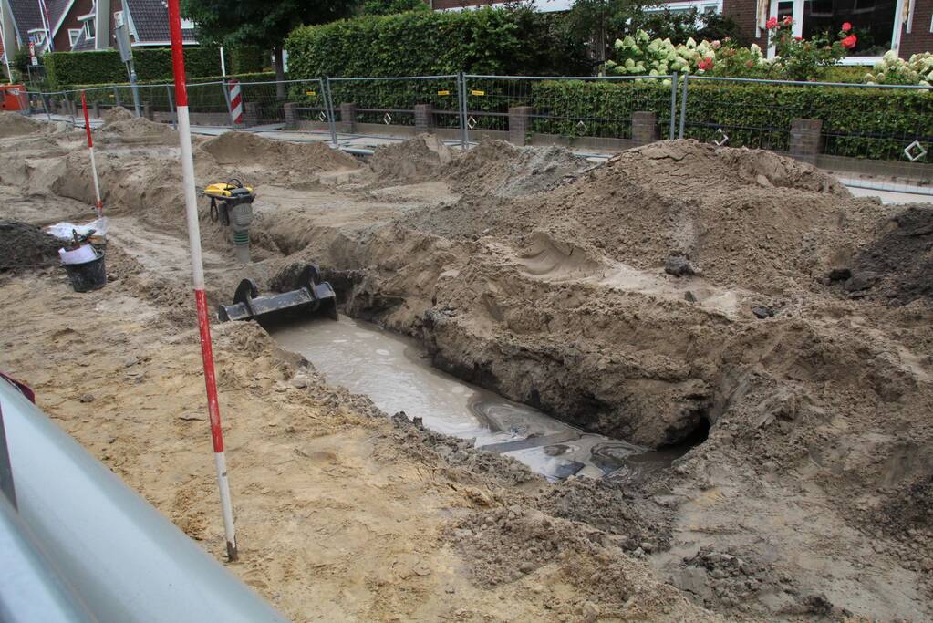 Waterleiding stuk getrokken bij graafwerkzaamheden