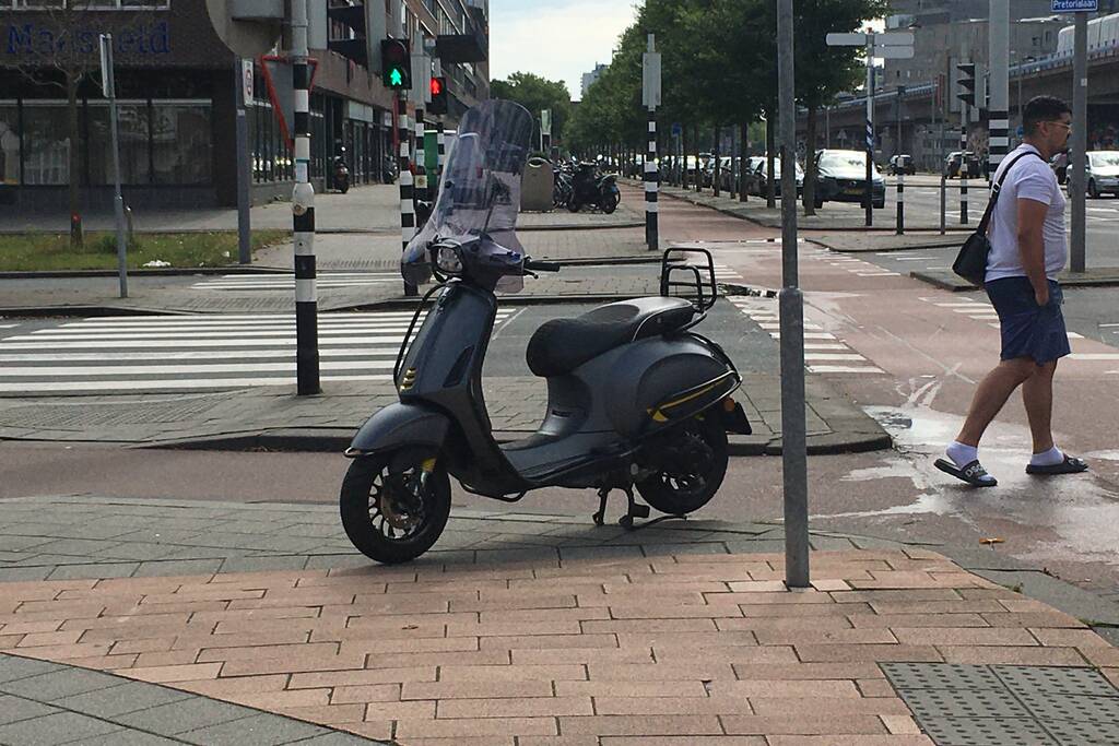 Scooterrijder raakt gewond bij val op fietspad