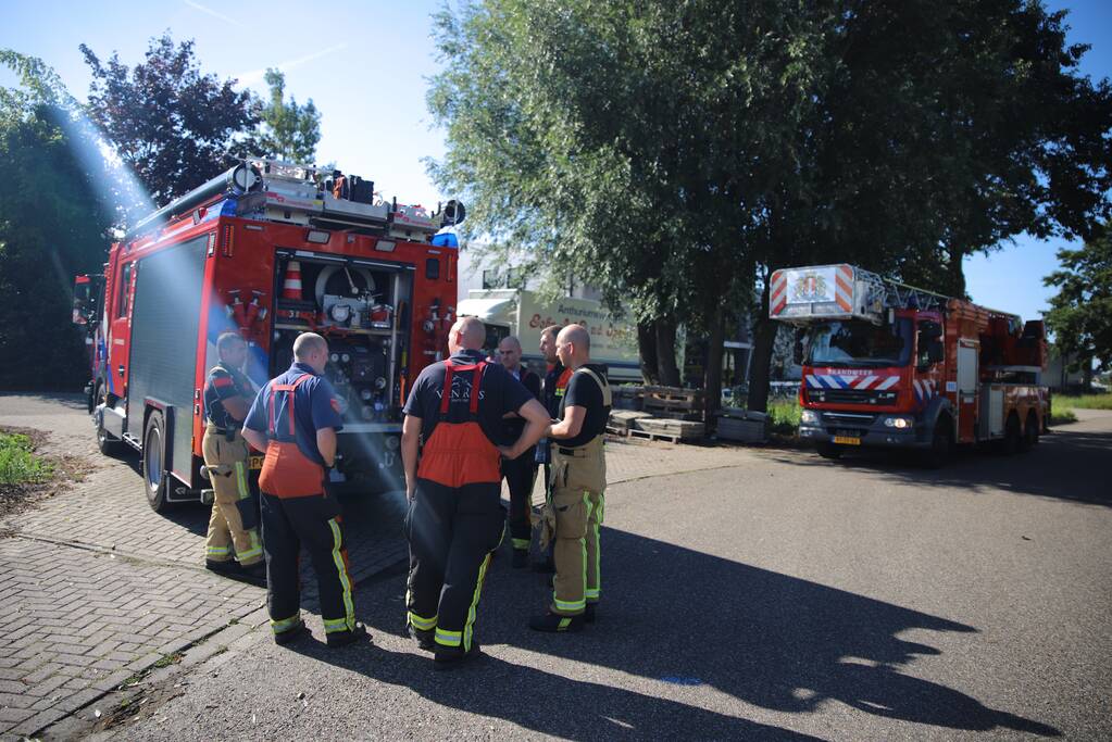 Schermdoek vat vlam in kwekerij Spekflowers