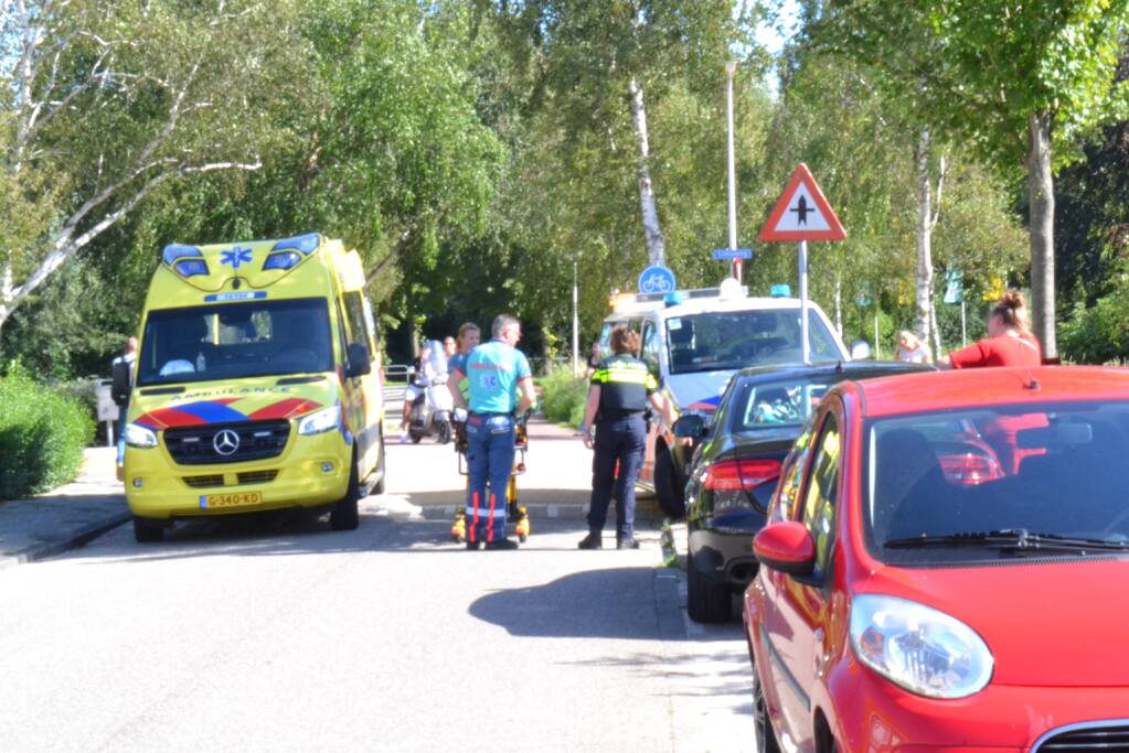 Fietsster ernstig gewond na botsing met auto
