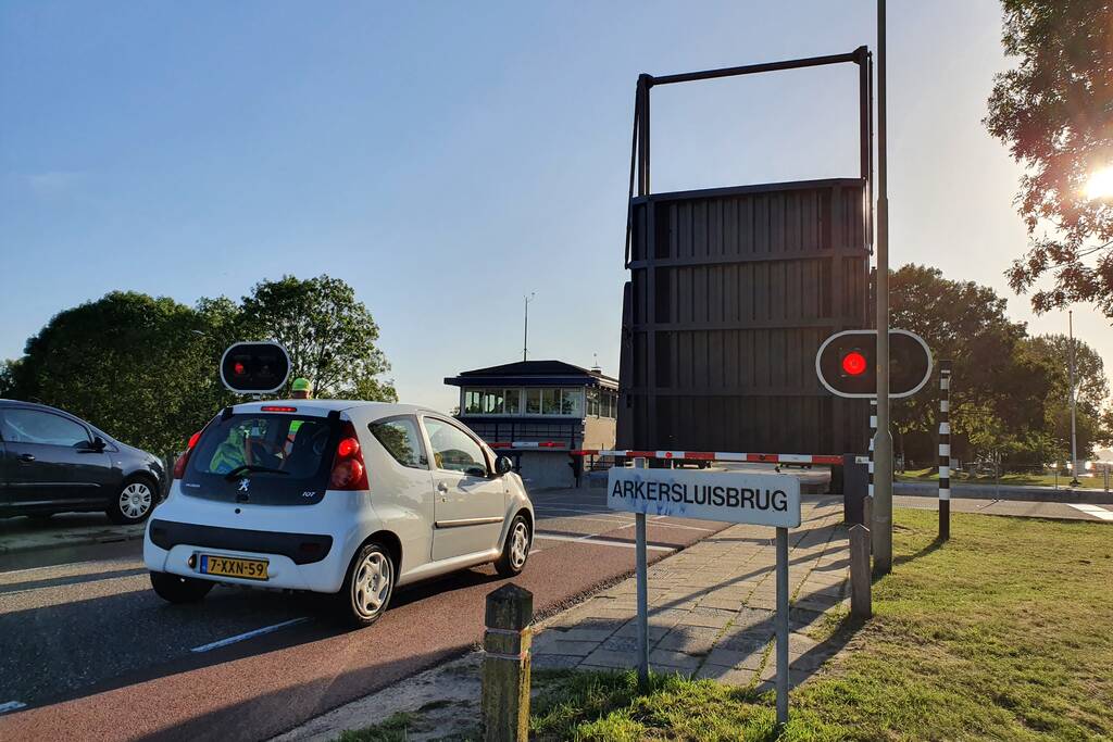 Urenlange hinder door defecte Arkersluisbrug