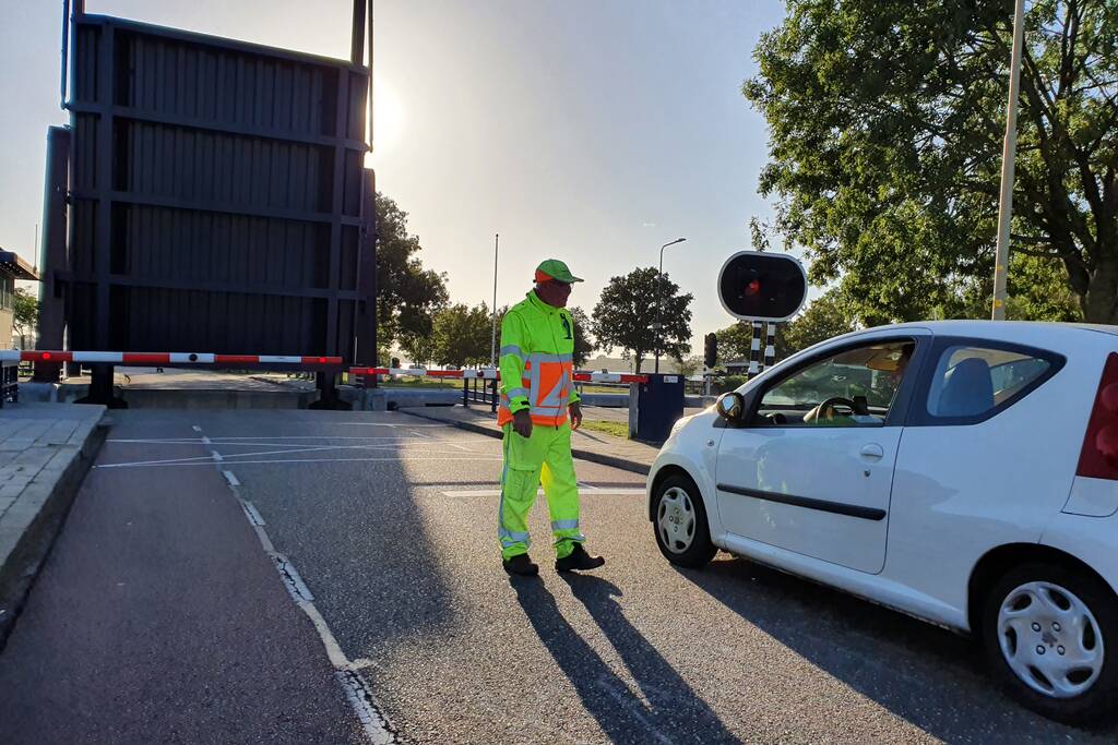 Urenlange hinder door defecte Arkersluisbrug