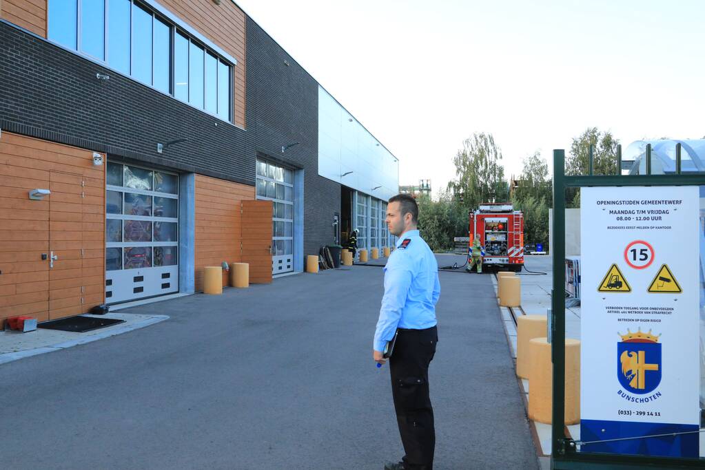 Brand in loods gemeentewerf