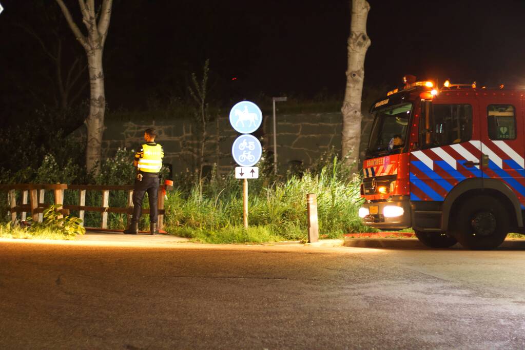 Scooter volledig uitgebrand op brug