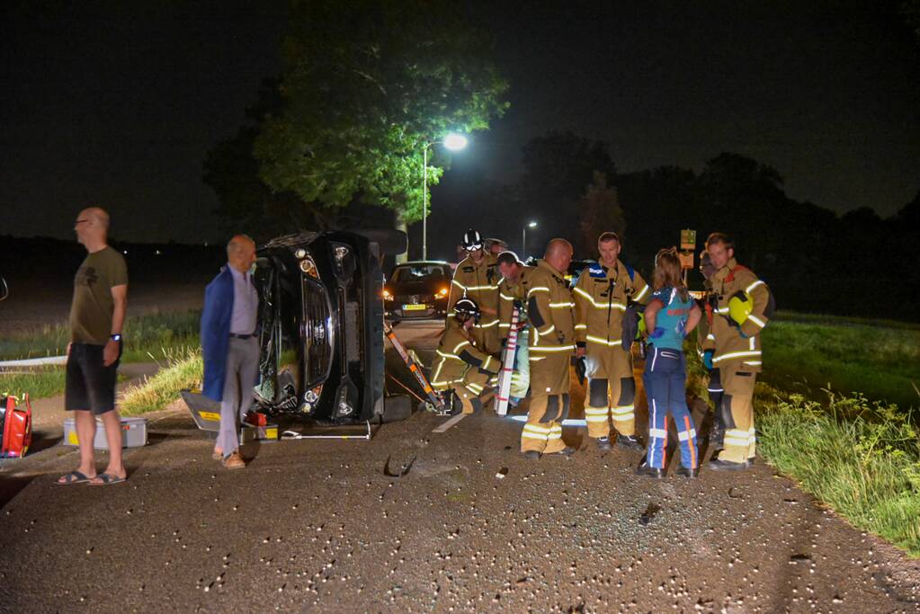 Ravage na botsing op geparkeerde personenauto's