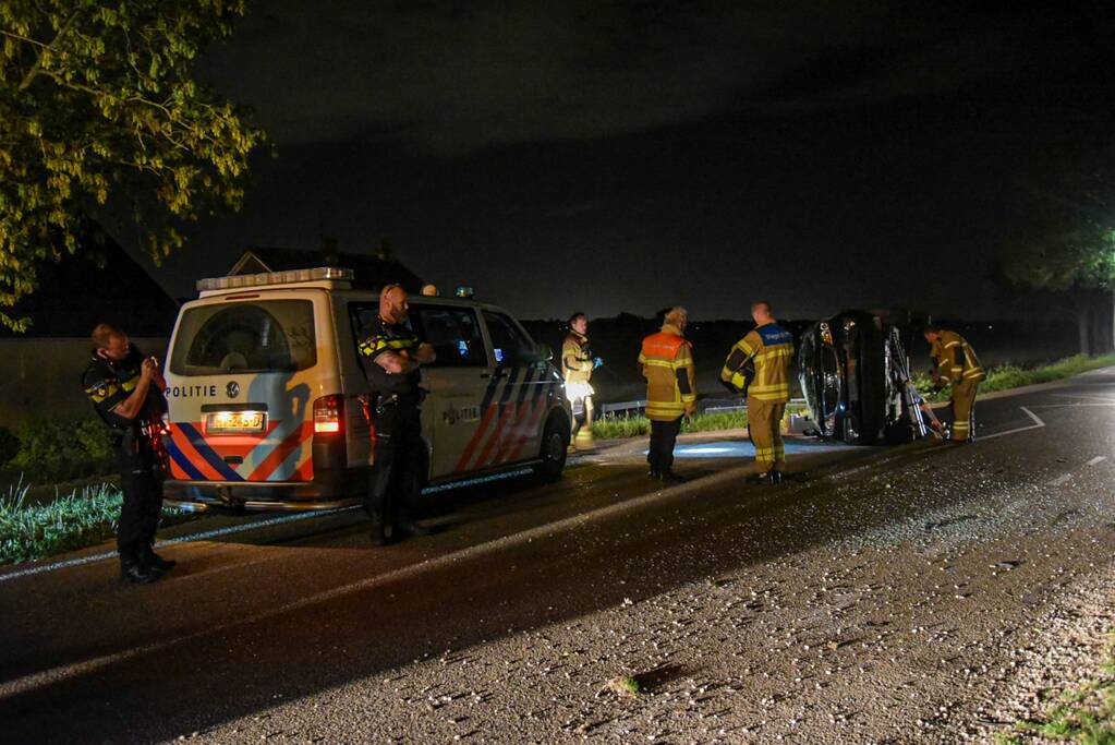 Ravage na botsing op geparkeerde personenauto's