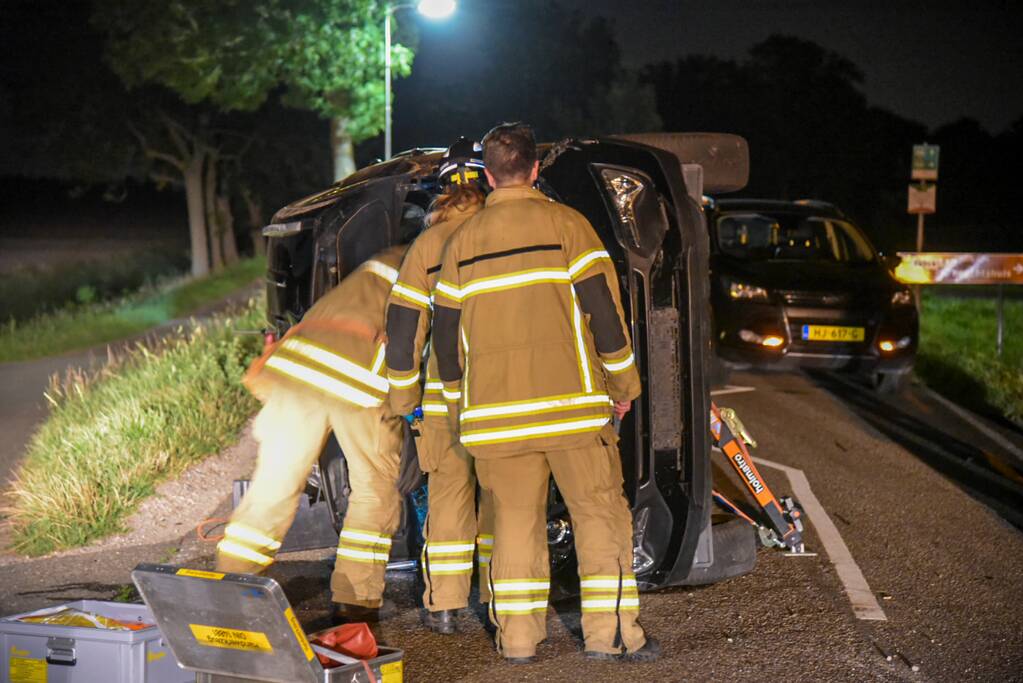 Ravage na botsing op geparkeerde personenauto's