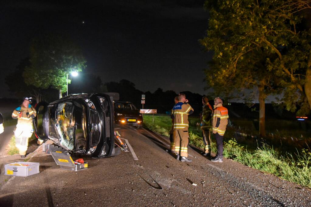 Ravage na botsing op geparkeerde personenauto's