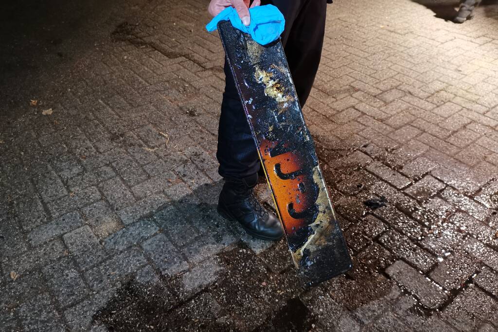 Gestolen auto volledig uitgebrand