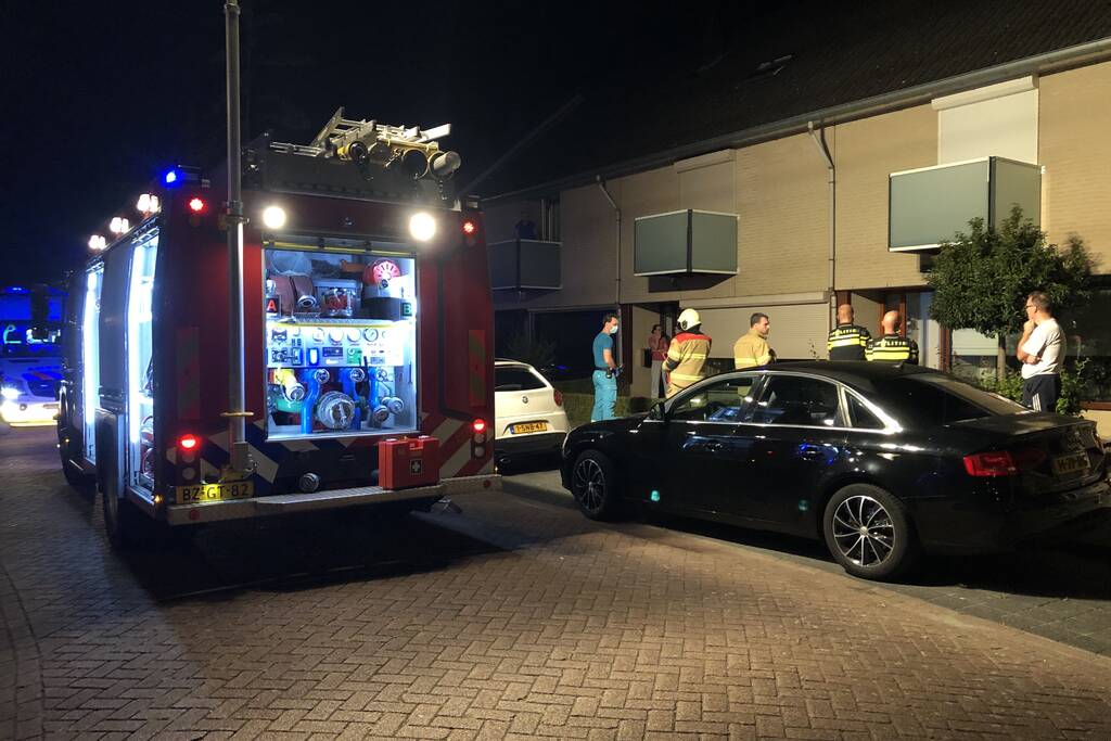 Politie en brandweer halen bewoners uit woning door co-melder