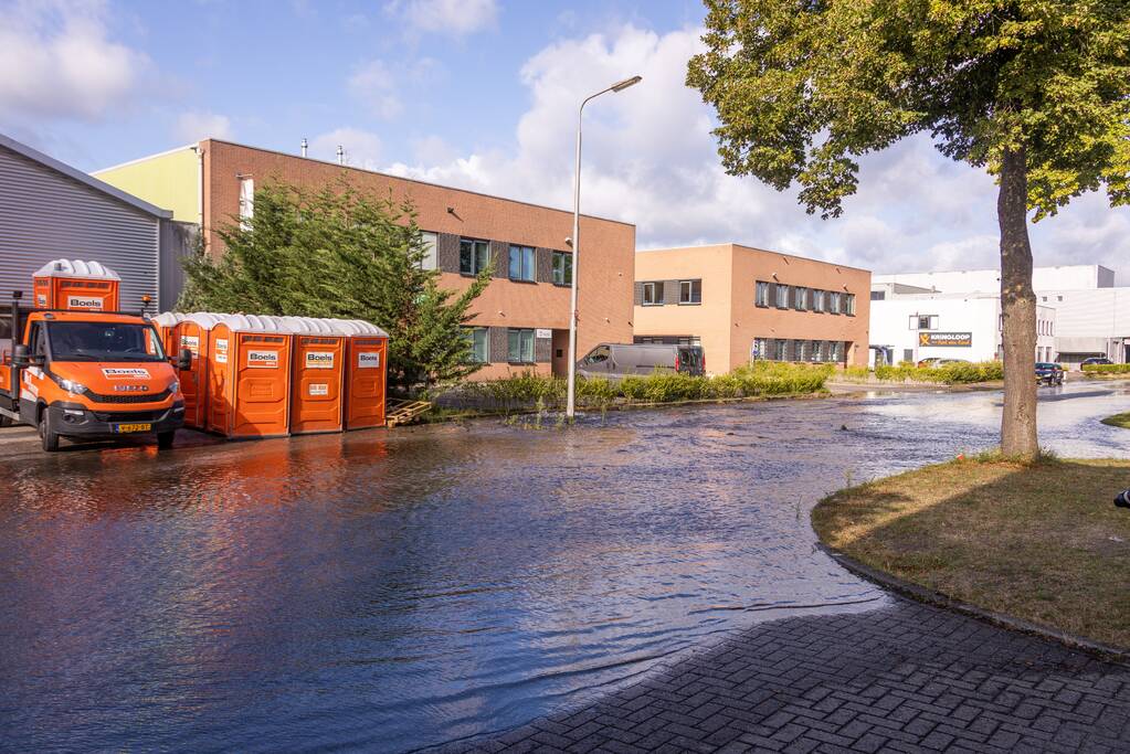 Waterpret na gesprongen waterleiding