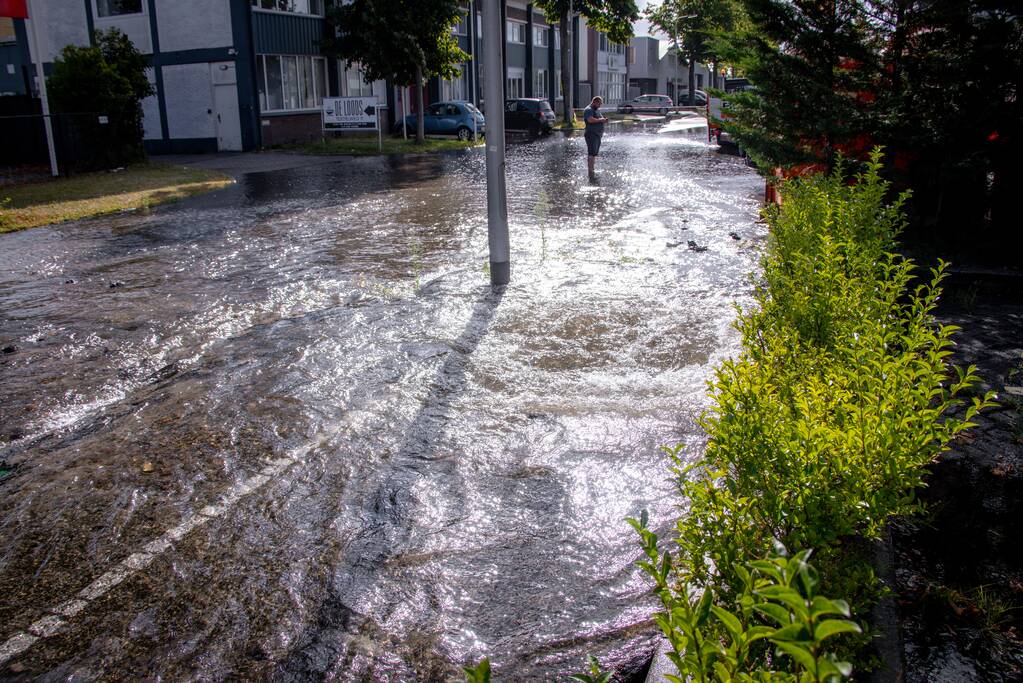 Waterpret na gesprongen waterleiding
