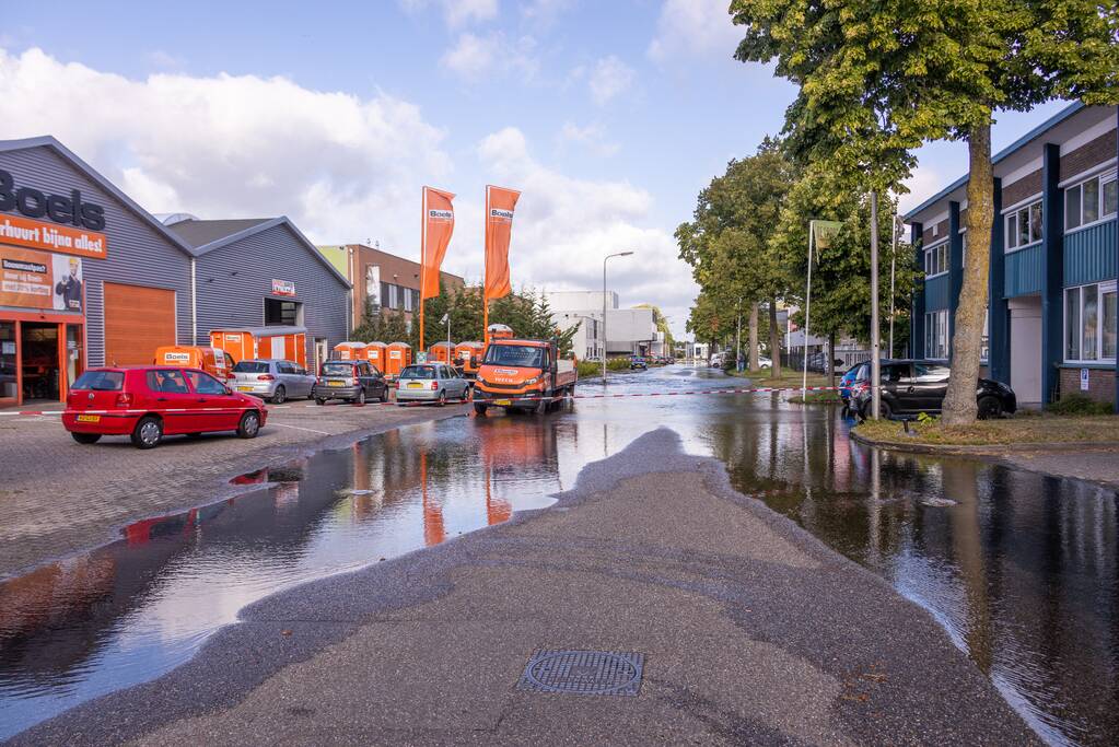 Waterpret na gesprongen waterleiding