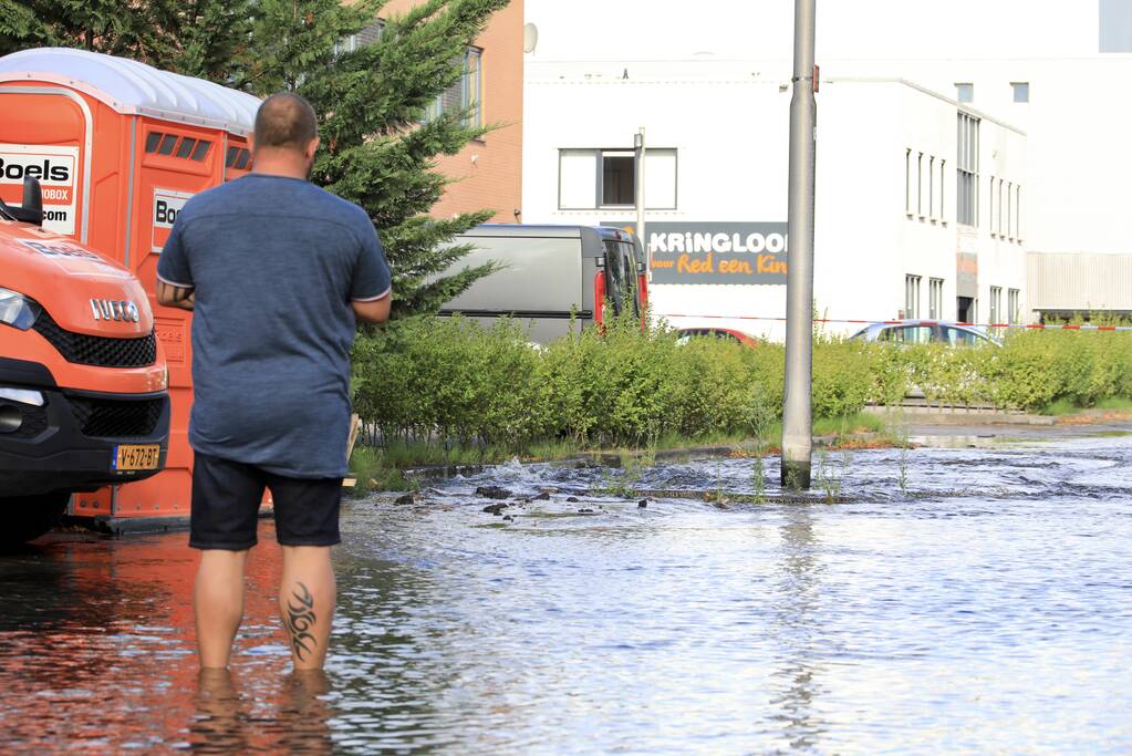 Waterpret na gesprongen waterleiding