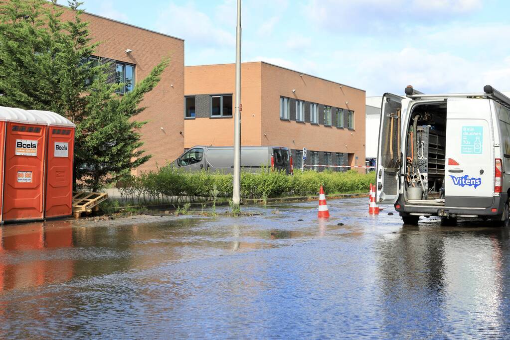 Waterpret na gesprongen waterleiding