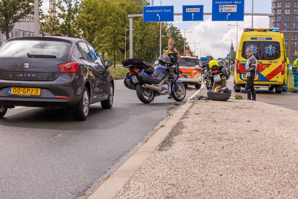 Motorrijders betrokken bij kop-staartbosting