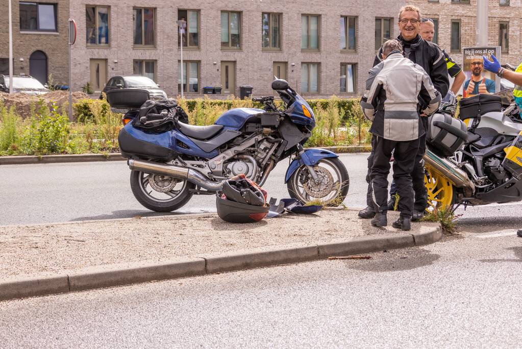 Motorrijders betrokken bij kop-staartbosting