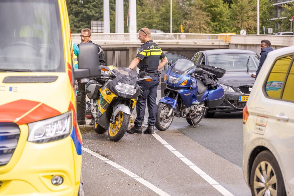 Motorrijders betrokken bij kop-staartbosting