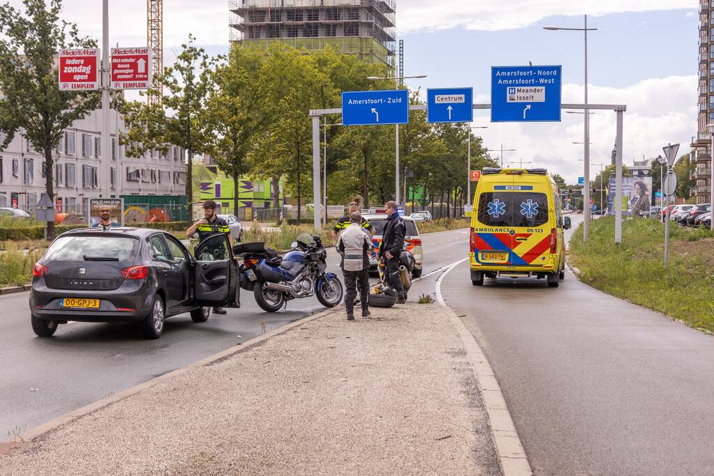 Motorrijders betrokken bij kop-staartbosting