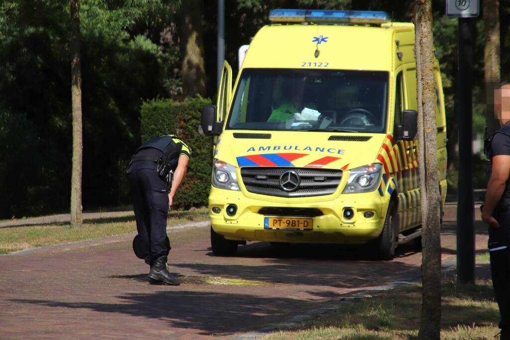 Fietser gewond naar ziekenhuis vervoerd na ongeval
