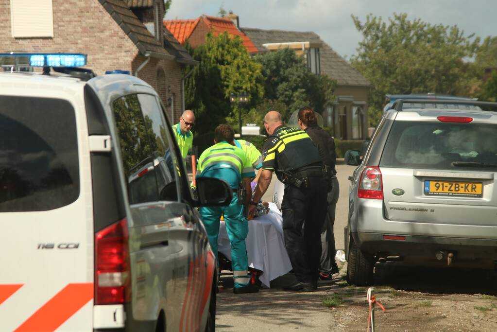 Opzittende scooter gewond na val