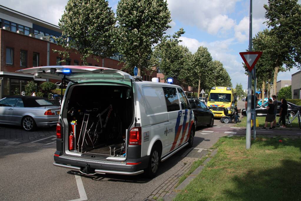 Bestuurster van scootmobiel gewond na aanrijding met auto