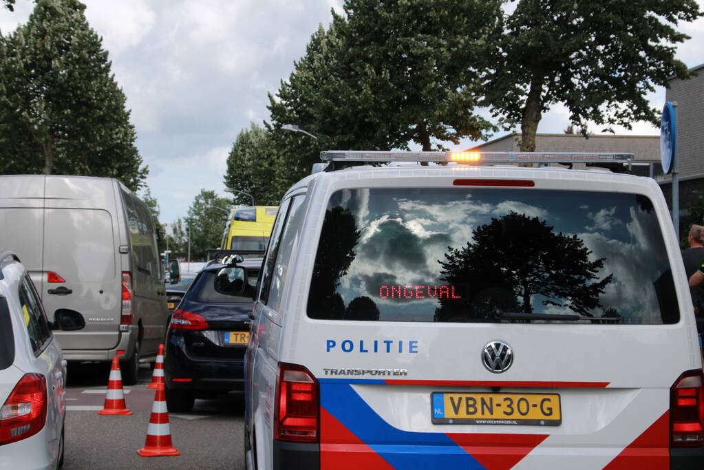 Bestuurster van scootmobiel gewond na aanrijding met auto