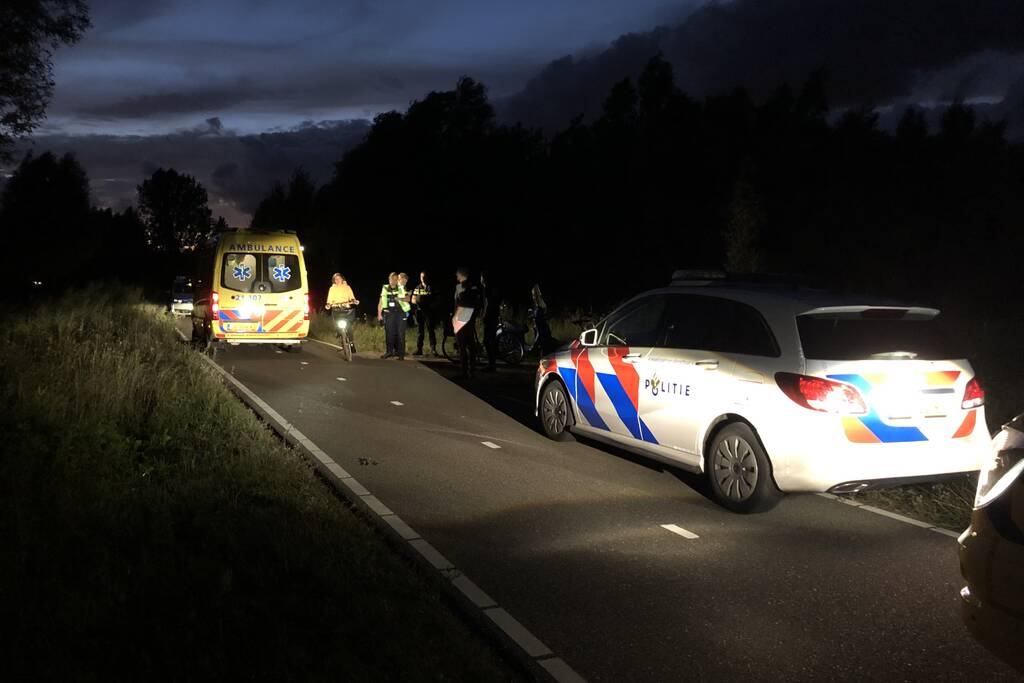 Man valt met brommer en raakt gewond