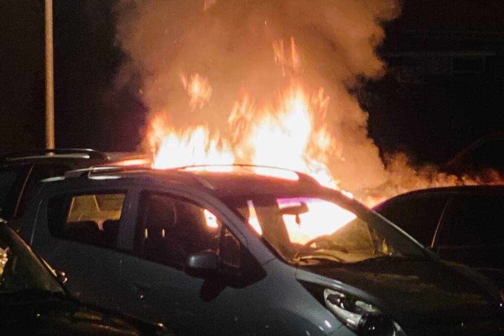 Auto verwoest door brand