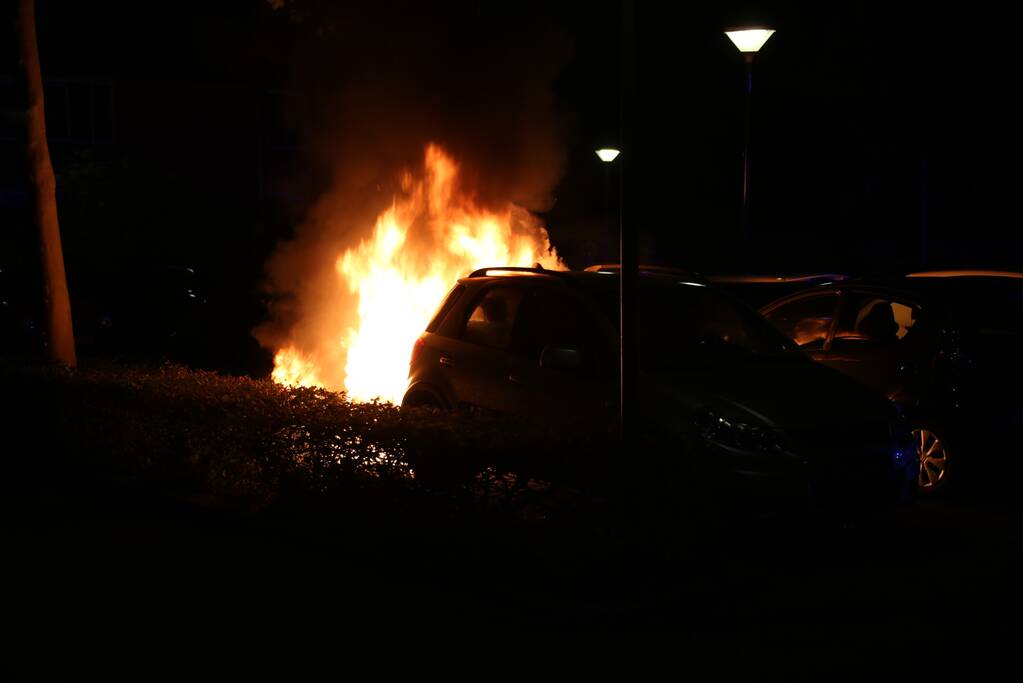 Auto verwoest door brand