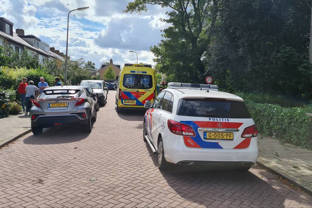 Overstekend kind geschept door auto