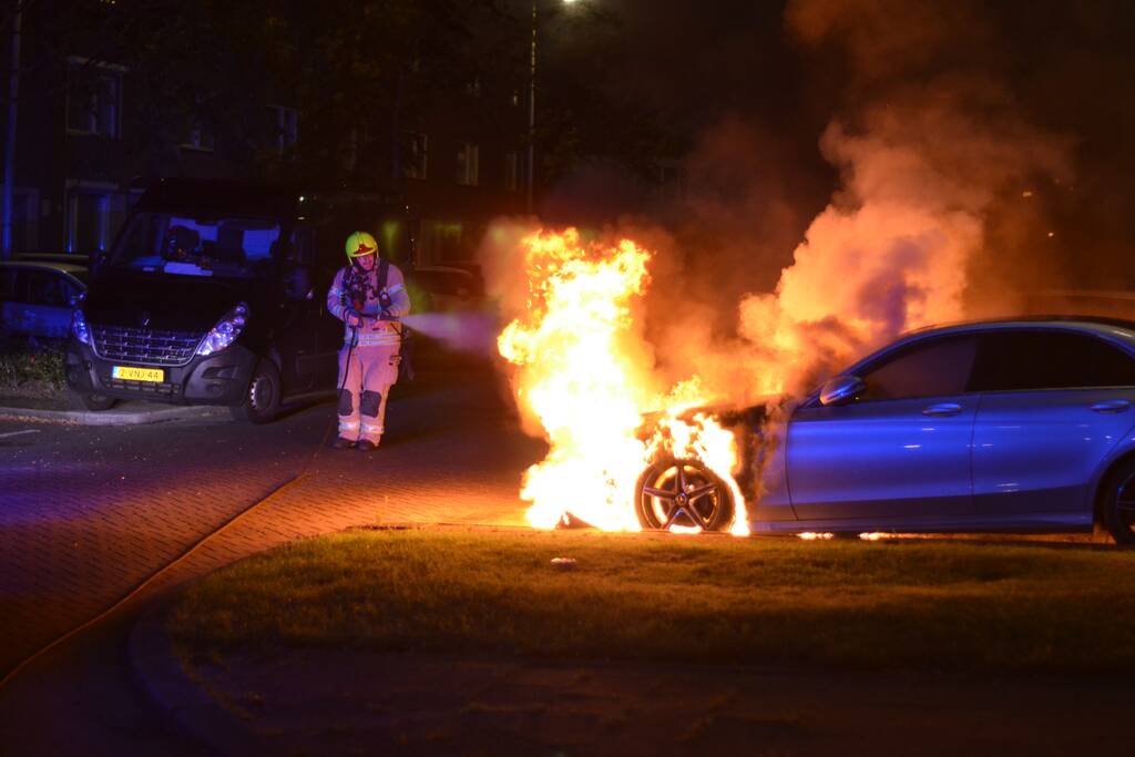 Auto gaat in vlammen op