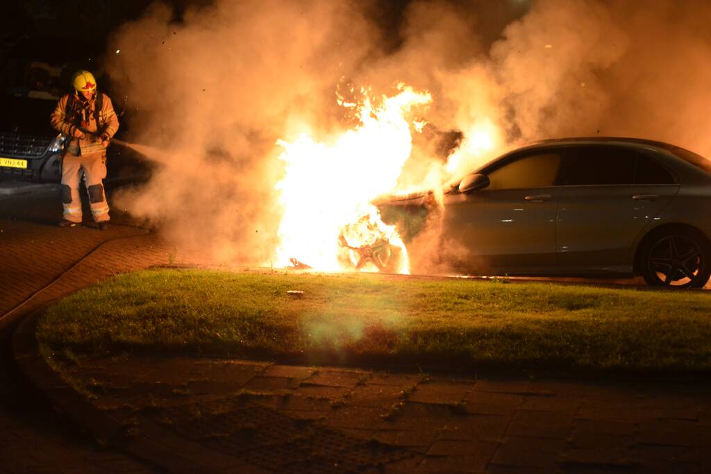 Auto gaat in vlammen op