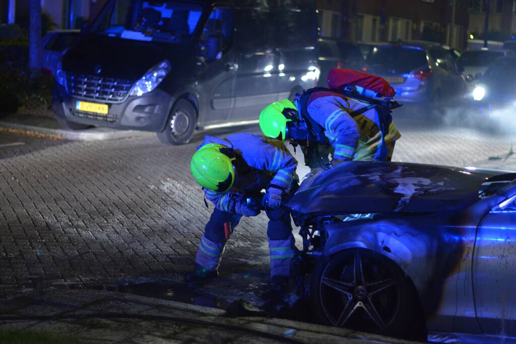 Auto gaat in vlammen op