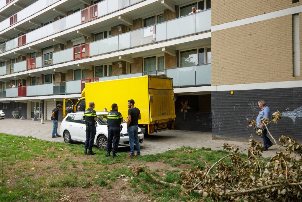 Hennepkwekerij aangetroffen in flatwoning