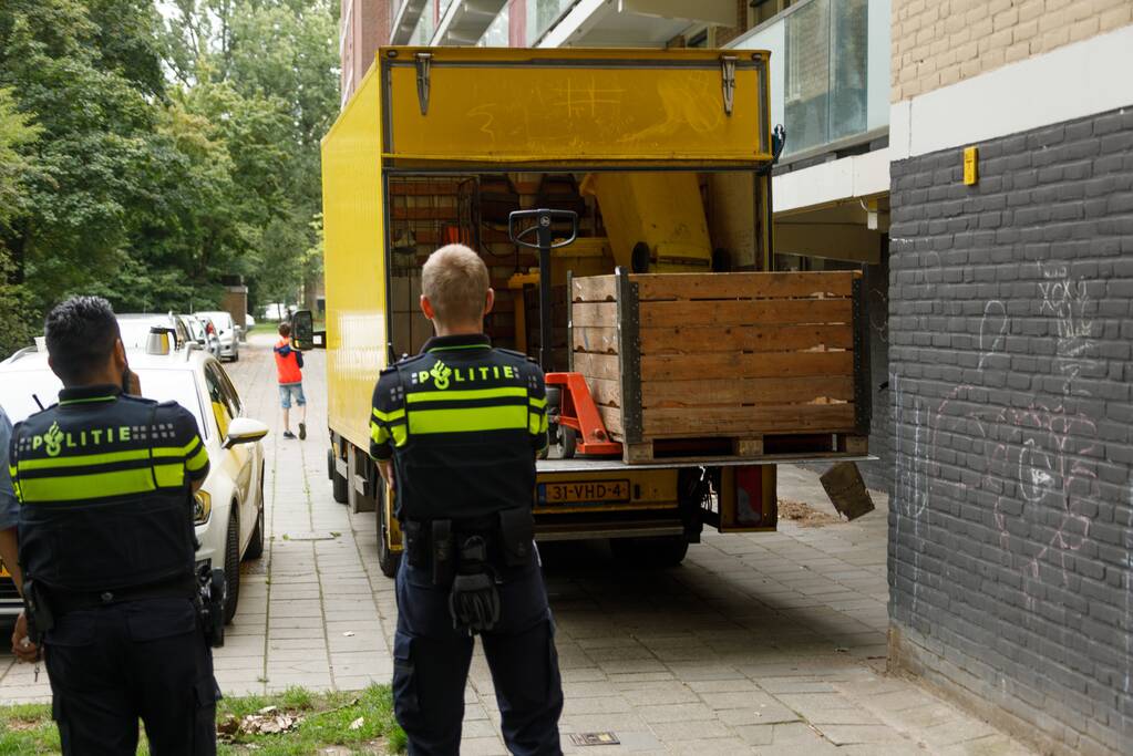 Hennepkwekerij aangetroffen in flatwoning