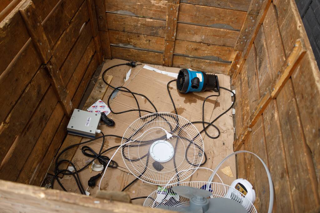 Hennepkwekerij aangetroffen in flatwoning