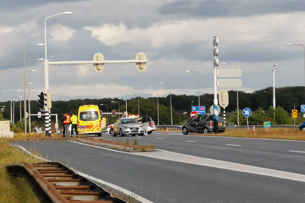 Zwaargewonde bij botsing op kruising