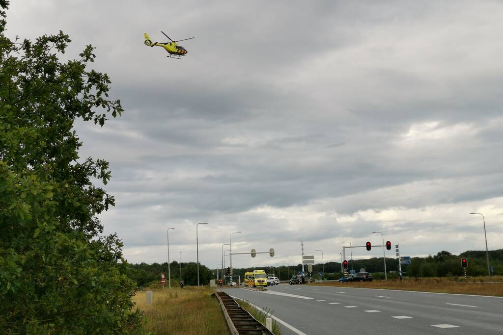 Zwaargewonde bij botsing op kruising