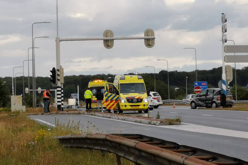 Zwaargewonde bij botsing op kruising