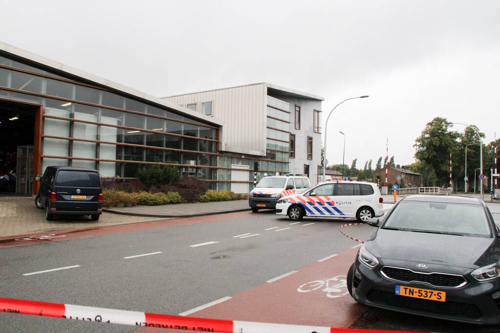 Man met verward gedrag gooit stenen vanaf dak naar agenten