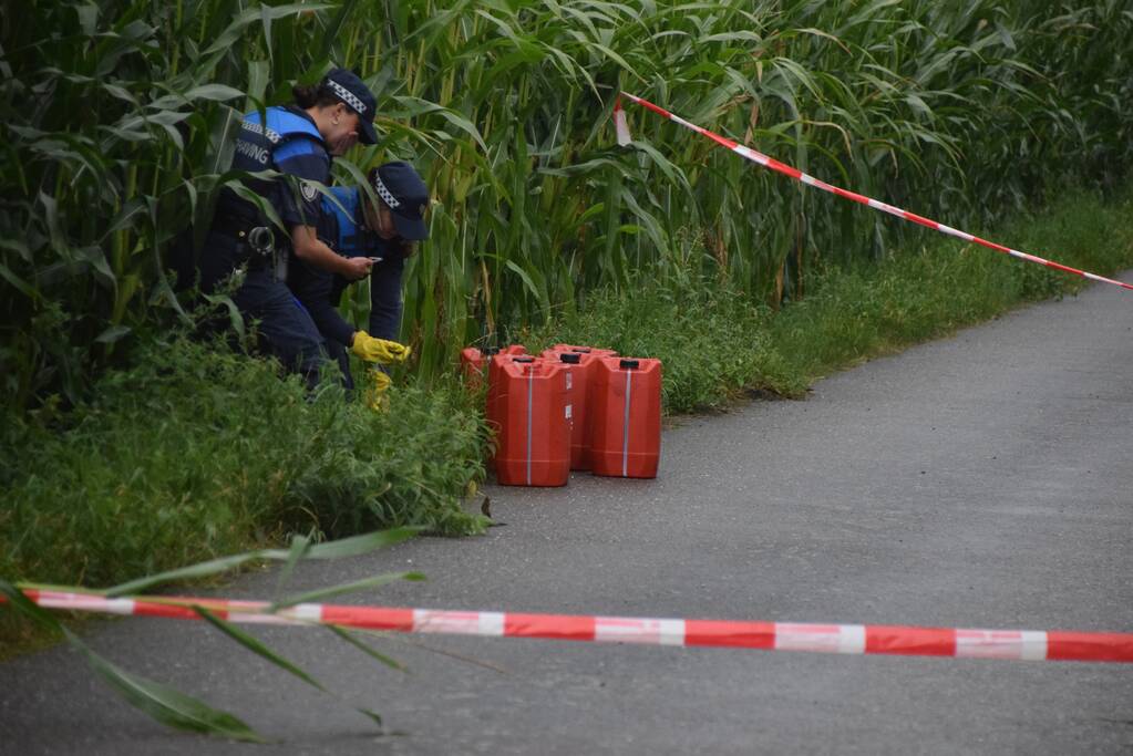 Vaten met mogelijk drugsafval aangetroffen