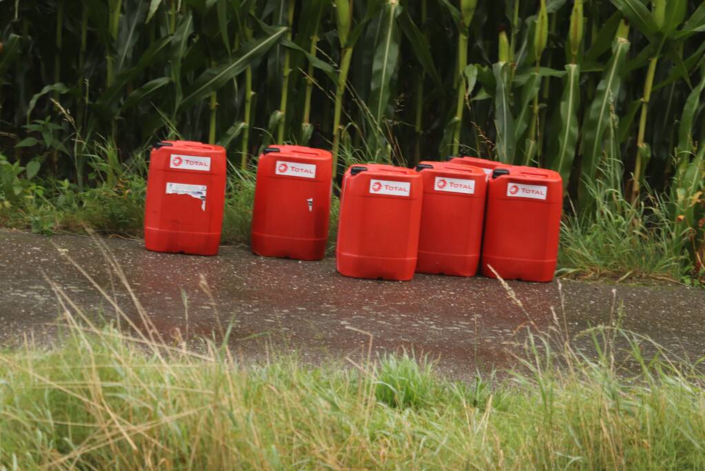 Vaten met mogelijk drugsafval aangetroffen
