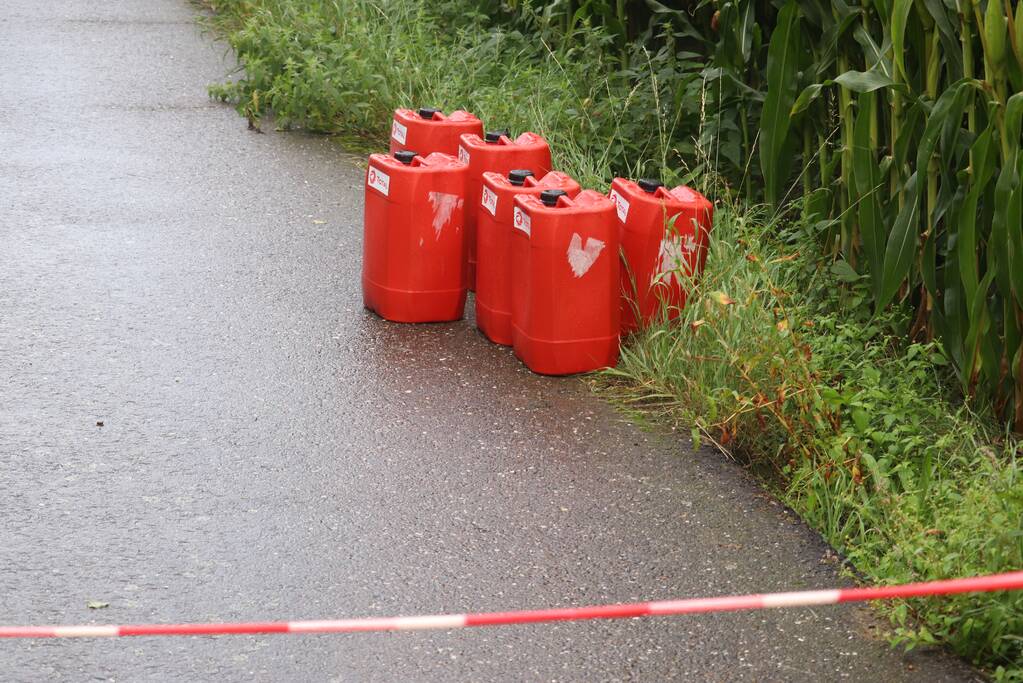 Vaten met mogelijk drugsafval aangetroffen