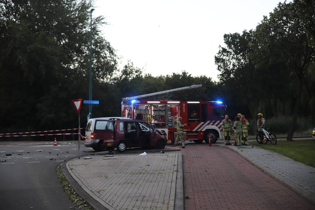 Twee zwaargewonden bij ernstig verkeersongeval