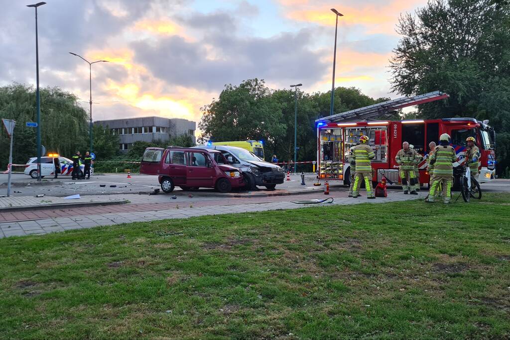 Twee zwaargewonden bij ernstig verkeersongeval