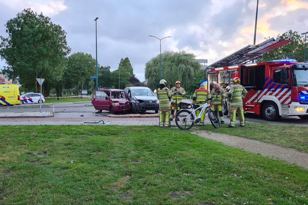 Twee zwaargewonden bij ernstig verkeersongeval