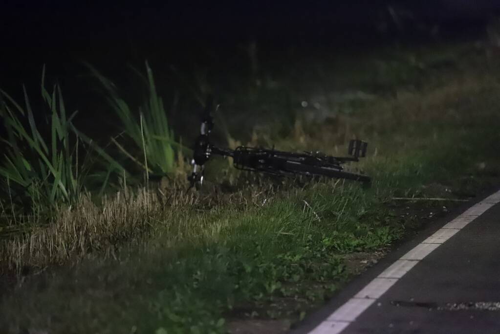 Fietser belandt in het water en raakt zwaargewond
