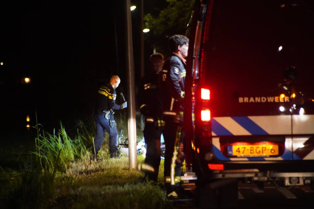 Fietser belandt in het water en raakt zwaargewond