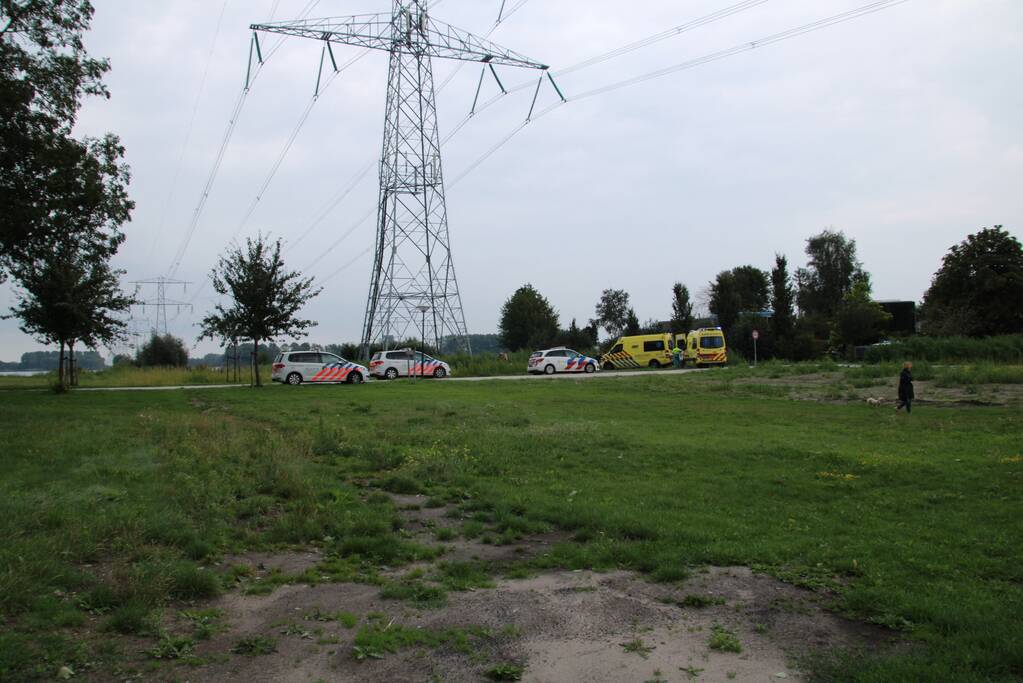 Traumahelikopter landt voor incident bij hoogspanningsmast